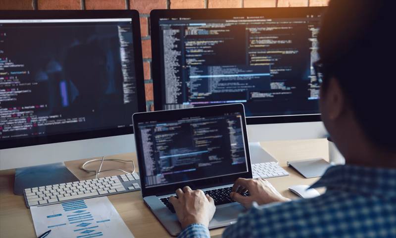 数据科学选型：R与Python如何赋能峰峰矿区网站建设？